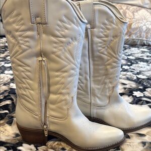 Steve Madden Cream Heeled Boots with Western Flair